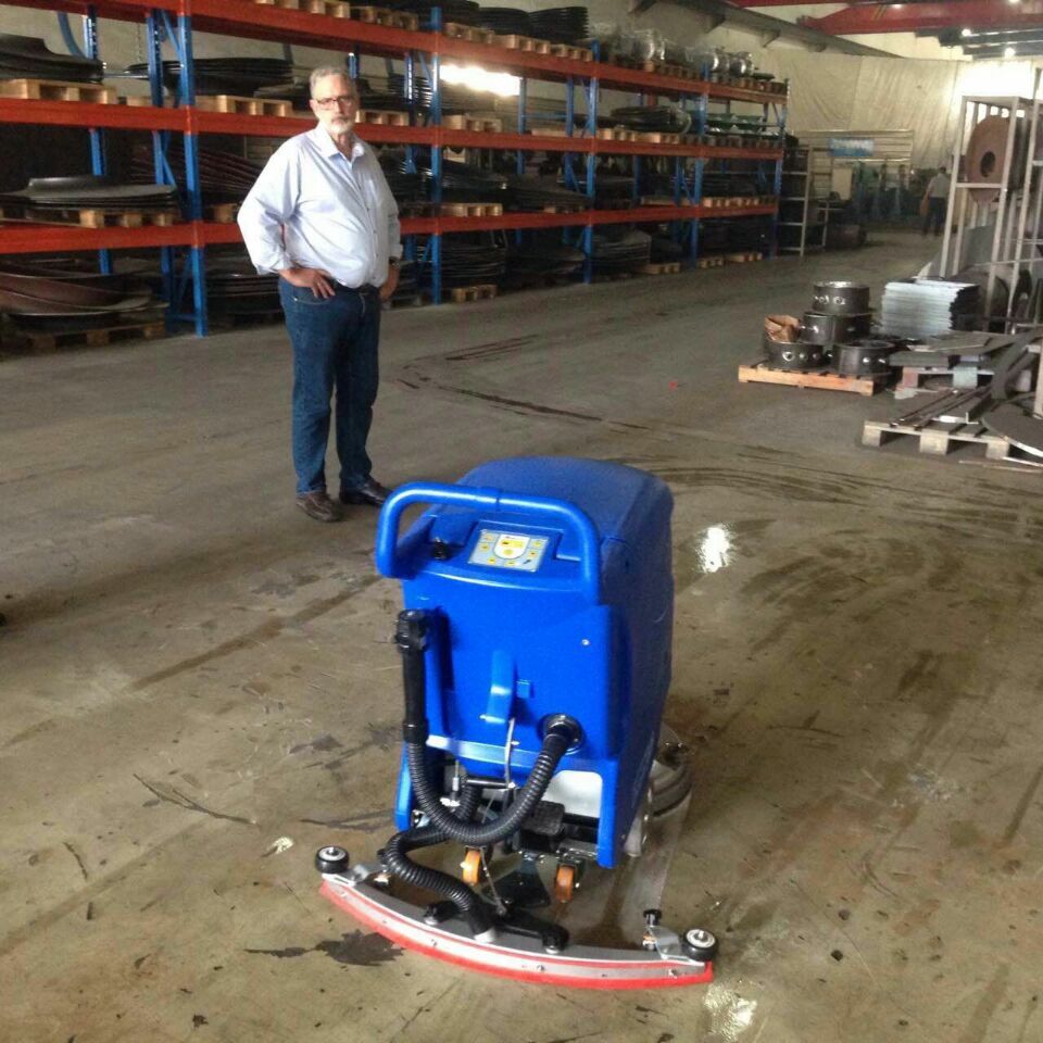 【企業(yè)快訊】震驚??！老外也在用愛瑞特洗地機(jī)，使用效果，老外都驚呆了