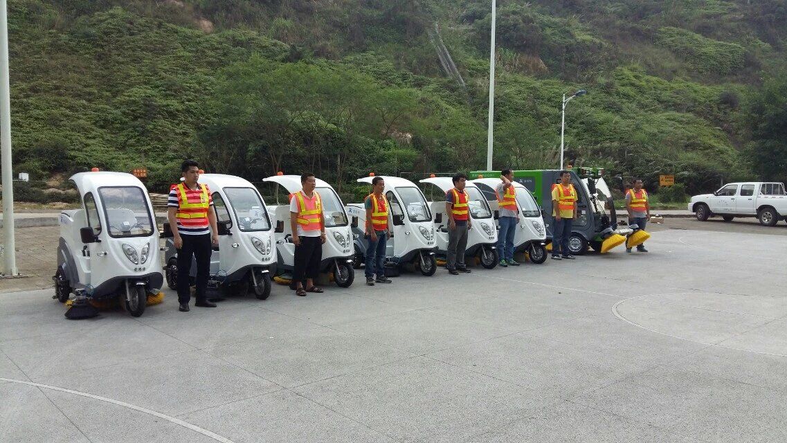 【企業(yè)快訊】深圳龍華新區(qū)第一批愛瑞特環(huán)衛(wèi)設(shè)備順利交機！